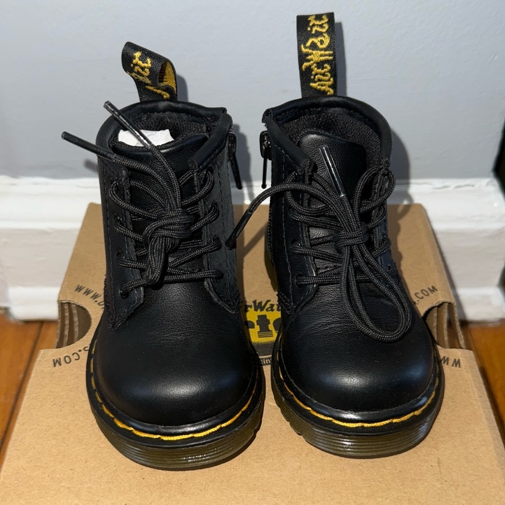 Dr martens
Child size 4
Never worn